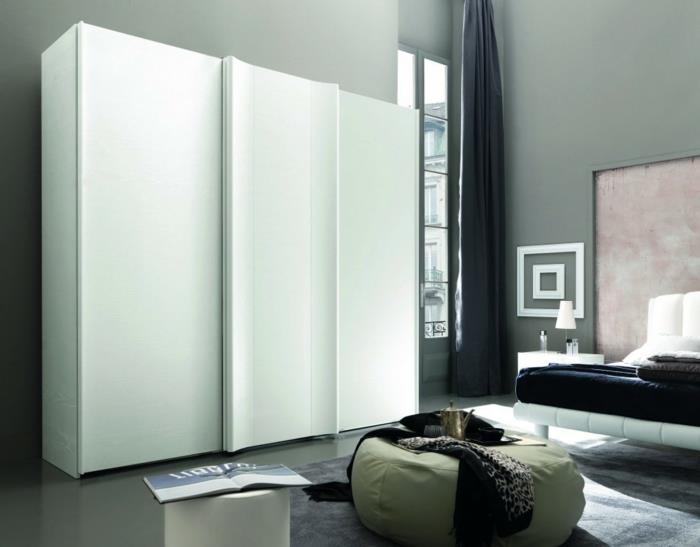 σχεδιασμός ντουλάπα λευκές συρόμενες πόρτες ζωντανές ιδέες κρεβατοκάμαρα σκαμπό γκρι χαλί