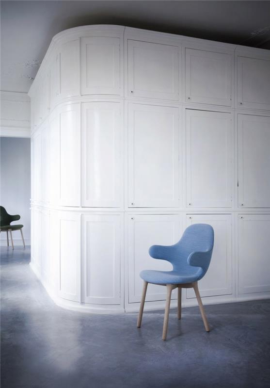 καρέκλες σχεδιασμού Catch Chair hayon για & amp; Tradition μπλε ξύλινα πόδια