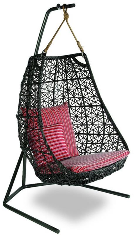 σχεδιαστής κρεμαστή καρέκλα μπαστούνι μαύρο ψάθινα έπιπλα μαξιλάρια ροζ