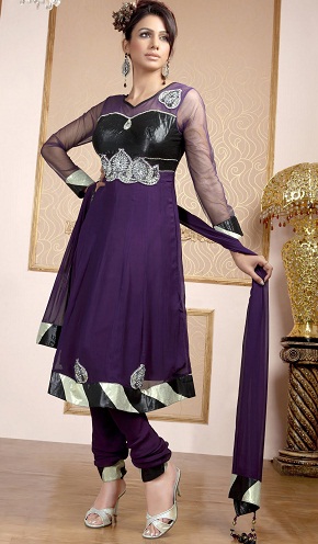 „Georgette Purple“ dizainerio kostiumas