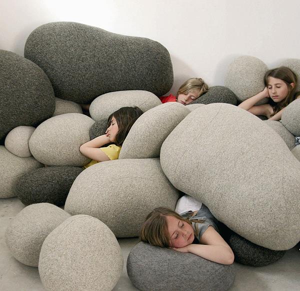 μαξιλάρια σχεδιαστών καθισμάτων πέτρες έμπνευση φύση νέα μαλλιά παιδιά κοιμούνται