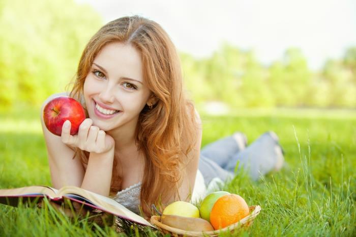 detox θεραπεία φρούτα μήλο πορτοκάλι αχλάδι καθαρό αέρα πράσινο λιβάδι