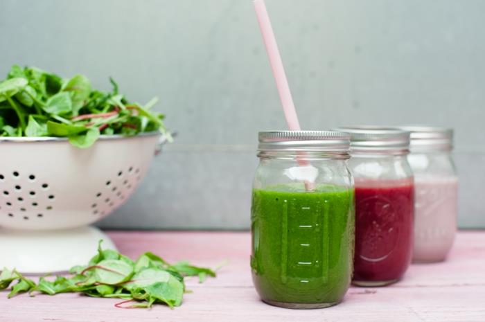 detox θεραπεία πράσινη σαλάτα smoothies φρεσκοστυμμένοι χυμοί