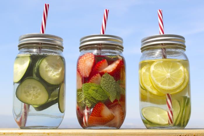 detox θεραπεία καλοκαίρι αποτοξίνωση καθαρισμός αγγούρι νερό λεμόνι φράουλες μέντα