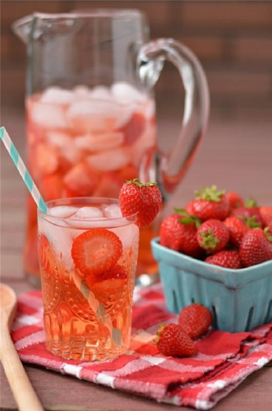 detox θεραπεία καλοκαίρι detox πιείτε φράουλες νερό