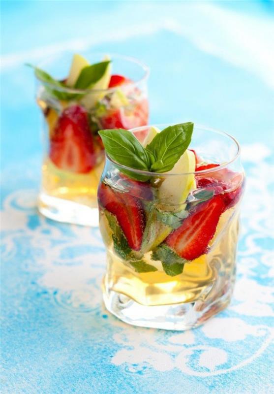 detox θεραπεία καλοκαιρινό αμνιακό υγρό βασιλικές φράουλες λεμόνι