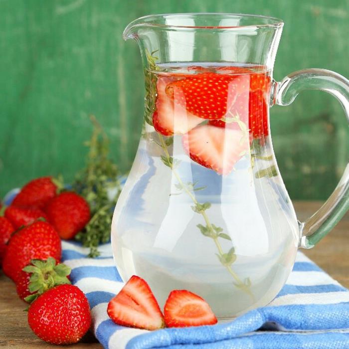 detox θεραπεία καλοκαιρινό ποτό φράουλες φρέσκο ​​δυόσμο