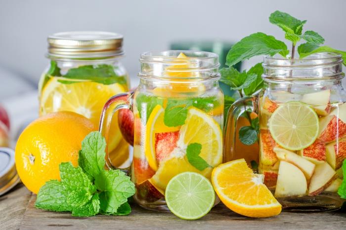 detox θεραπεία καλοκαιρινό νερό μέντα λεμόνι μήλα