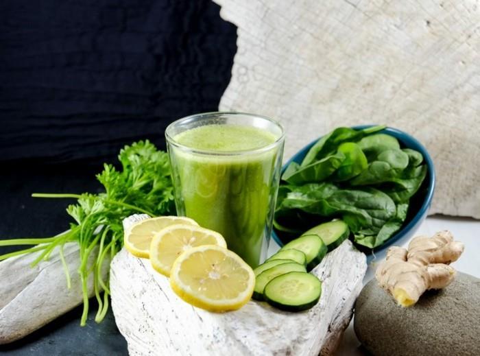 detox θεραπεία λεμόνι νερό αγγούρι τζίντζερ σπανάκι μαϊντανός