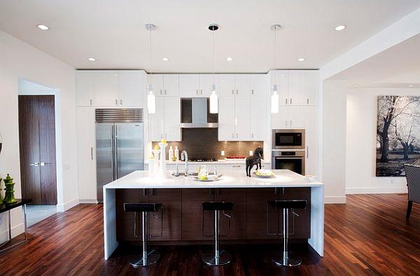 επανασχεδιάστε την κουζίνα λευκό ενσωματωμένο έπιπλο μοντέρνο σκούρο δάπεδο