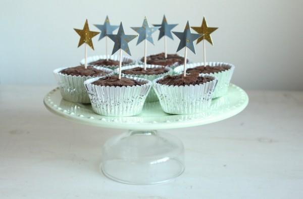 DIY cupcace stand stand κέικ λευκό και γυαλί