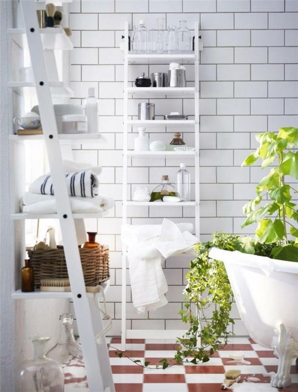DIY ιδέες διακόσμησης έπιπλα μπάνιου φτιάξτε μόνοι σας ξύλινη σκάλα σε λευκό χρώμα