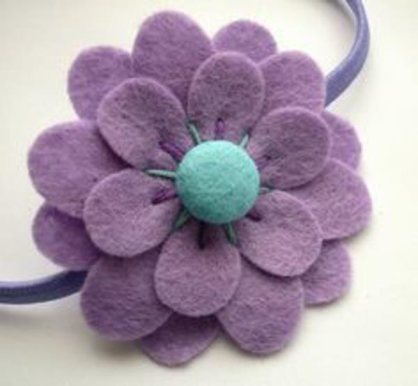 DIY ιδέες διακόσμησης λουλούδια τσόχα φτιάξτε μόνοι σας αξεσουάρ μαλλιών μπερδεμένα μοβ τσόχα λουλούδι