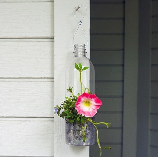 DIY ιδέα πλαστικό μπουκάλι λουλούδι κρεμαστό καλάθι φτιάξτε μόνοι σας