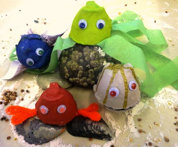 DIY ιδέες χρησιμοποιώντας πλάσματα αυγών χρωματισμένα πλάσματα