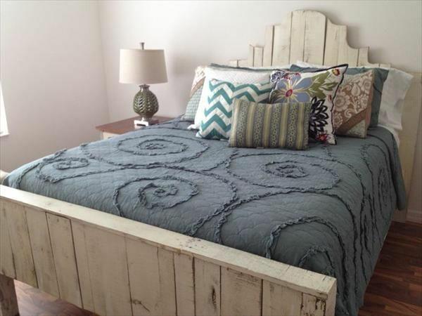 DIY ιδέες κρεβάτι παλέτες ευρώ χτιστό κομψό κρεβάτι κεφαλάρι μαξιλάρια