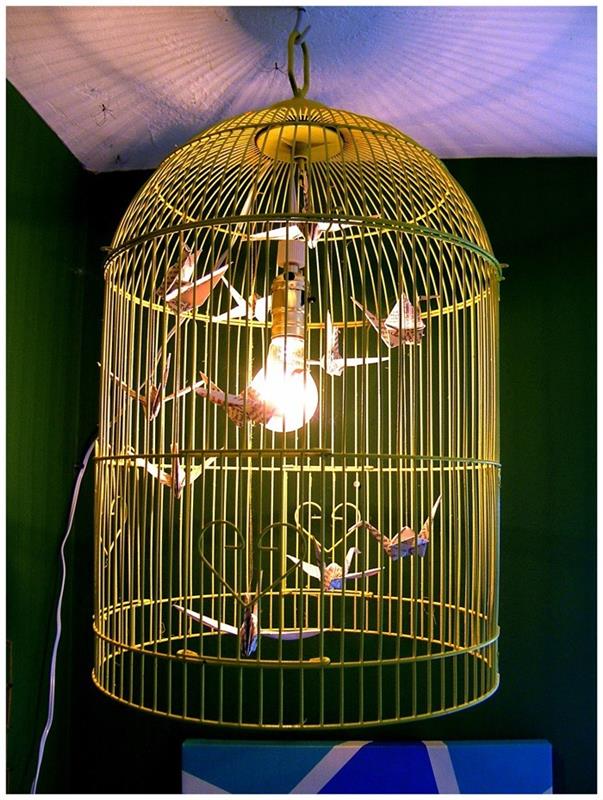 DIY ιδέες ανακύκλωσης αμπαζούρ δημιουργώντας δημιουργικά κλουβί για πουλιά από λαμπιόν