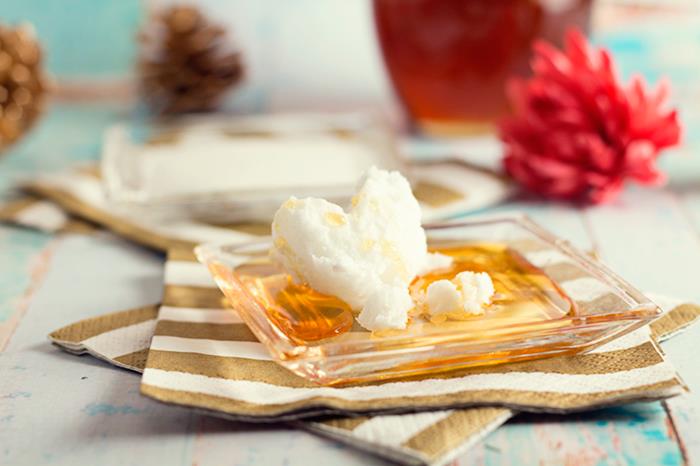 DIY scrub χειλιών ιδέα λάδι καρύδας μέλι ζάχαρη