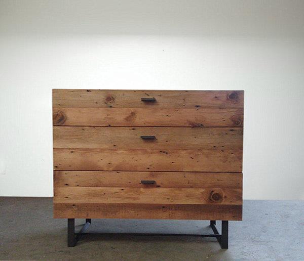 έπιπλα από μεταχειρισμένο ξύλο απλό συρταριέρα από ξύλο ανάκτησης