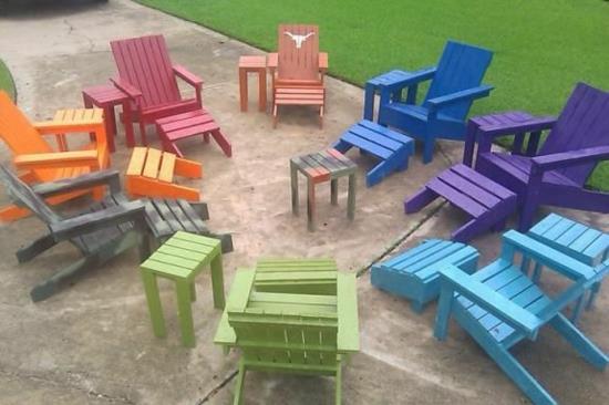 DIY Project Πολύχρωμα έπιπλα κήπου από παλέτες Καρέκλες Υποπόδιο Βαφή Σετ επίπλων κήπου