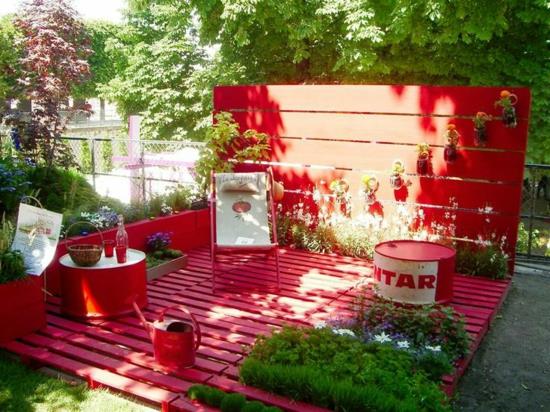 DIY έπιπλα κήπου από παλέτες κόκκινη ξύλινη πλατφόρμα βεράντας από παλέτες ευρώ