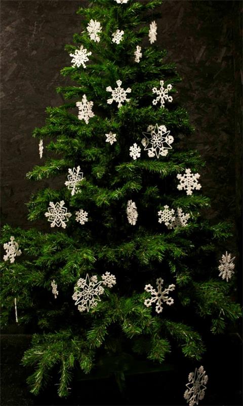 diy-christmas-decoration-snowflakes-resized