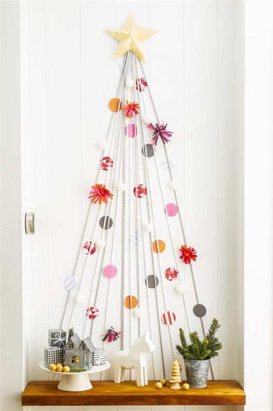 diy ιδέες χριστουγεννιάτικου δέντρου διακόσμηση τοίχου χρωματιστές ρίγες από χαρτί