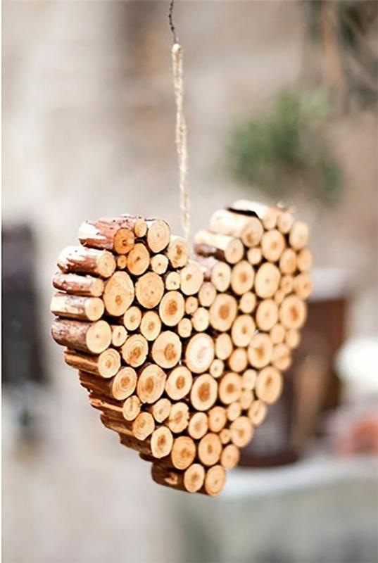 diy χριστουγεννιάτικη διακόσμηση ξύλινη διακόσμηση κρεμαστή καρδιά