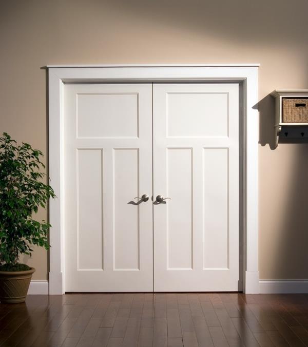 εσωτερικές πόρτες σαλόνι διπλής πόρτας με λευκό ξύλινο πλαίσιο