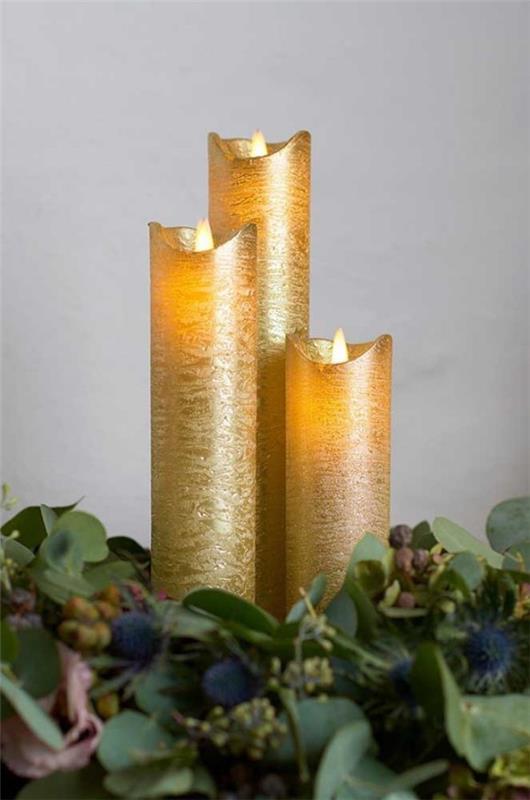 τρία χρυσά κεριά Χριστουγεννιάτικα κεριά