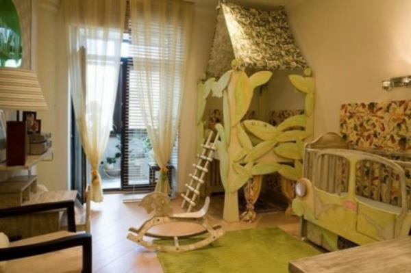 Διακόσμηση ζούγκλας στο ξύλινο έπιπλο του παιδικού δωματίου