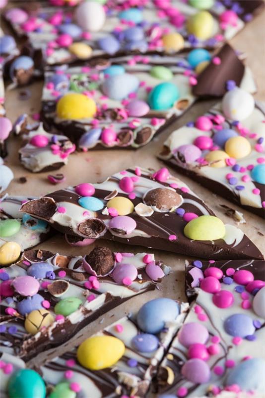 Φτιάξτε μαύρη σπασμένη σοκολάτα μόνοι σας για το Πάσχα
