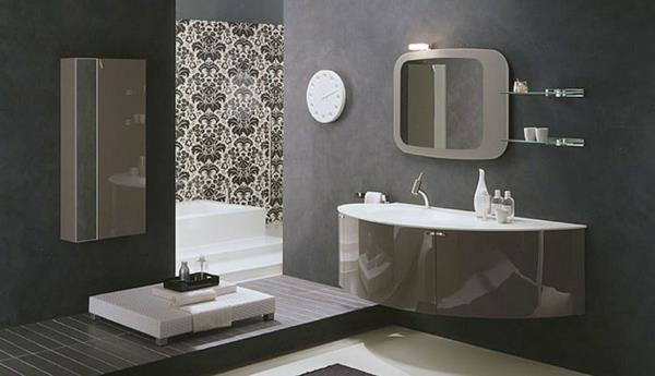 σκούρες κηλίδες καθρέφτη στο μπάνιο γκρι χρώματα