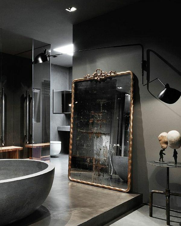 σκούρες κηλίδες καθρέφτης στο μπάνιο κλασικό παλιό