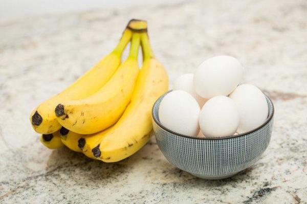 αυγά υποκατάστατο αυγών αντικαθιστούν τις μπανάνες αντί για αυγά vegan ψήνουν
