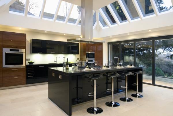 εντοιχισμένη κουζίνα παράθυρα οροφής μαύρη κουζίνα νησί