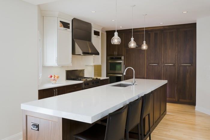όμορφες ιδέες διαβίωσης μοντέρνα ντουλάπια σε καφέ χρώμα για το νησί της κουζίνας κουζίνας με λευκό πάγκο εργασίας