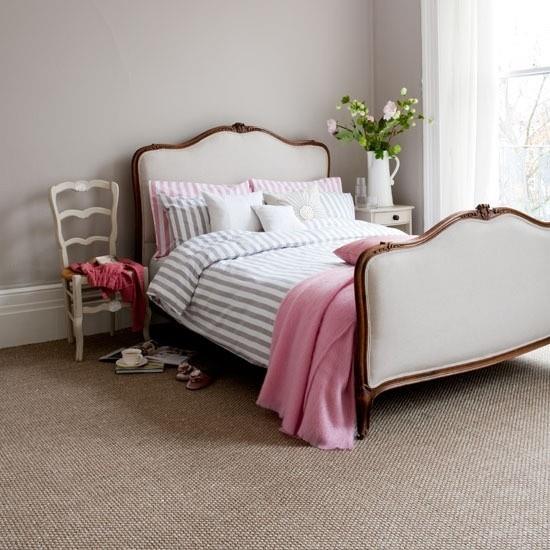 απλές ιδέες κρεβατοκάμαρας ροζ ρίξτε κουβέρτα ως προφορά