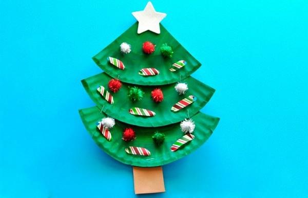 φτιάξτε απλό χριστουγεννιάτικο δέντρο με χάρτινα πιάτα