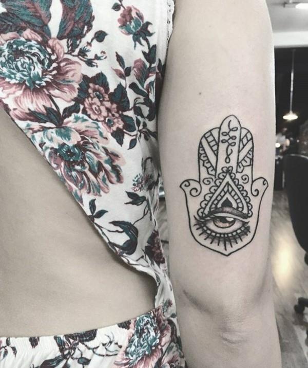 απλό τατουάζ hamsa με μάτι