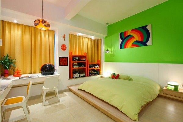 διαμέρισμα ενός δωματίου με κρεβάτι πράσινο τοίχο