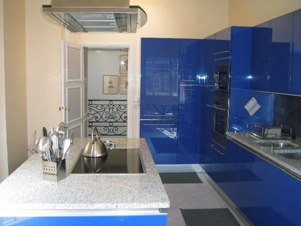 επίπλωση ιδεών ζωντανές ιδέες χρώμα τοίχου κουζίνας σκούρο μπλε