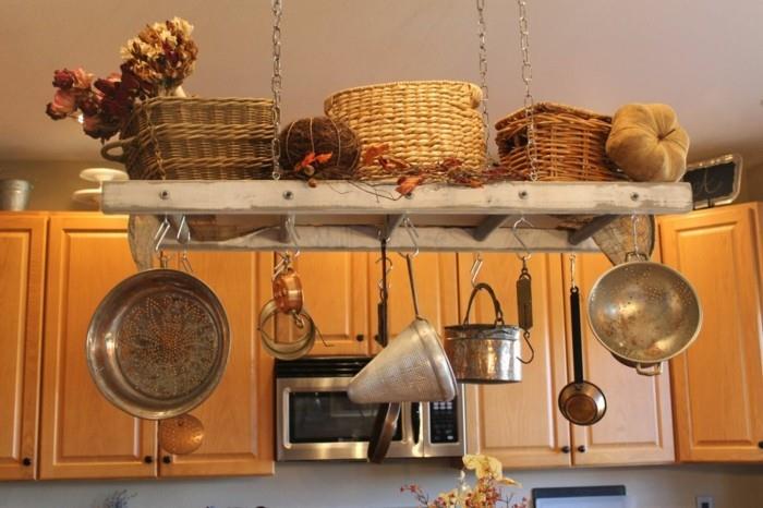 Ανακύκλωση ιδεών επίπλωση παραδειγμάτων DIY ιδέες ξύλινη σκάλα έμμεσος φωτισμός τοίχων ράφι κουζίνα