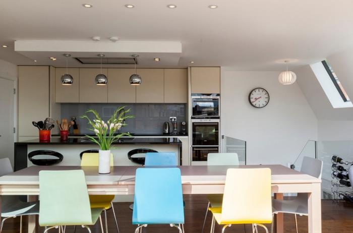 ιδέες επίπλωσης συμβουλές επίπλωσης κουζίνας σαλόνι τραπεζαρία τραπεζαρία τραπεζαρία πλαστικές καρέκλες κουζίνα νησί μεταλλικά κρεμαστά φώτα
