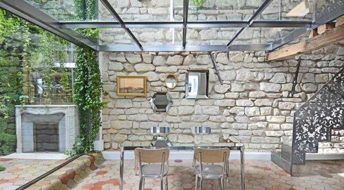 εσωτερικές ιδέες σχεδιασμού michael herrman madeleine τραπεζαρία πέτρινο τοίχο εσωτερική σκάλα