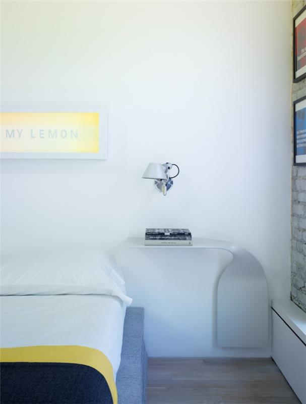 διαμέρισμα ενός δωματίου με μινιμαλιστικό υπνοδωμάτιο δίπλα στο κρεβάτι
