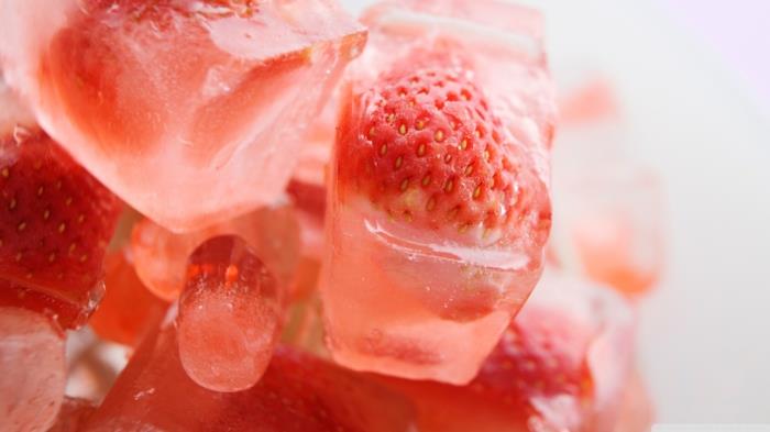 καλοκαιρινές συνταγές κύβος πάγου κύβοι φράουλα