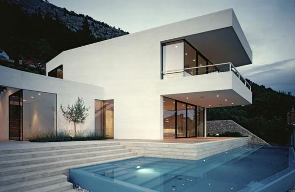 κομψό μινιμαλιστικό σπίτι στην κροατία με μεγάλη πισίνα