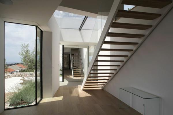 κομψό σπίτι απλές σκάλες
