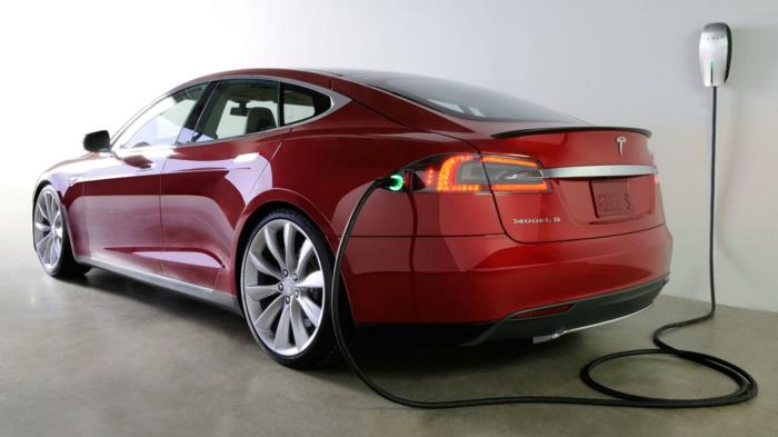 ηλεκτρικό αυτοκίνητο tesla μοντέλο s κόκκινη φόρτιση